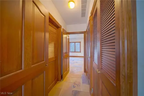Entry Way - 10000 Wisner Rd, Chardon, OH 44024 photo 4 of 4