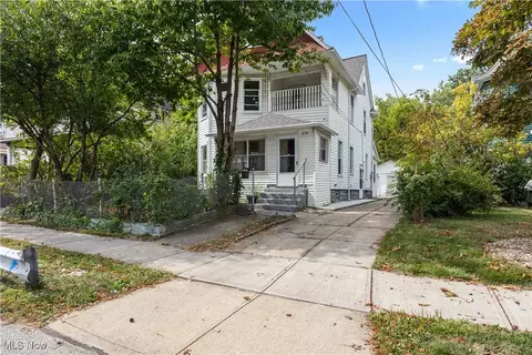 2078 W 100th St, Cleveland, OH 44102