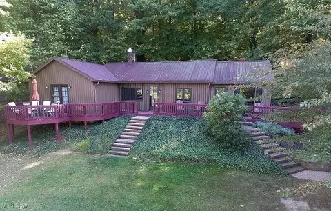 9264 Lakewood Dr NE, Mineral City, OH 44656