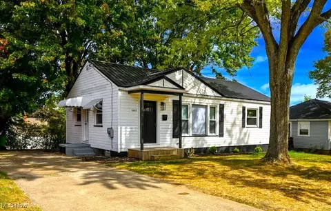 1457 Maple St, Barberton, OH 44203