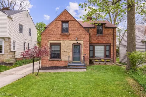 2520 Milton Rd, University Heights, OH 44118