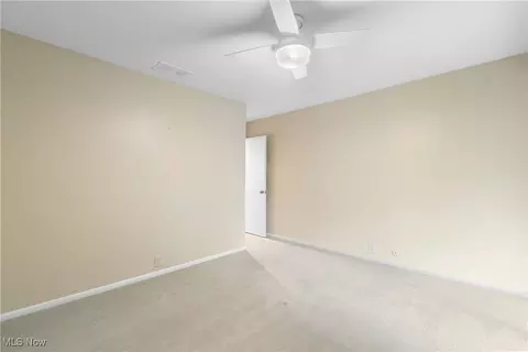 Bedroom - 420-26 Willow Cir, Aurora, OH 44202 photo 5 of 5
