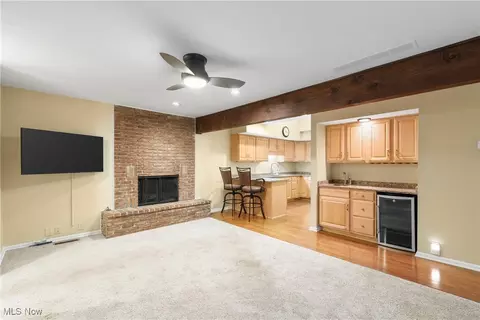 Living - 420-26 Willow Cir, Aurora, OH 44202 photo 1 of 12