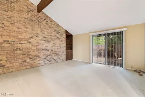 Living - 420-26 Willow Cir, Aurora, OH 44202 photo 12 of 12