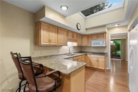 Kitchen - 420-26 Willow Cir, Aurora, OH 44202 photo 1 of 2