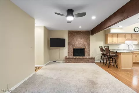 Living - 420-26 Willow Cir, Aurora, OH 44202 photo 3 of 12