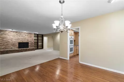 Living - 420-26 Willow Cir, Aurora, OH 44202 photo 5 of 12