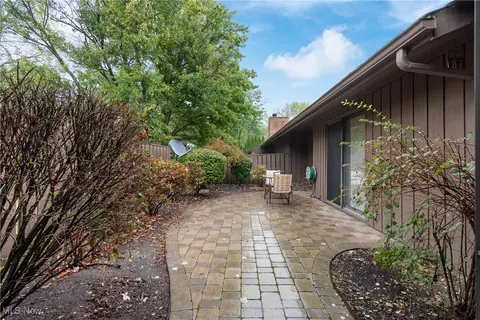 Exterior - 420-26 Willow Cir, Aurora, OH 44202 photo 3 of 7