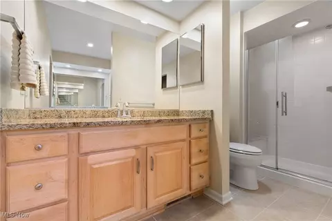 Bath - 420-26 Willow Cir, Aurora, OH 44202 photo 1 of 4