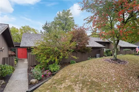 420-26 Willow Cir, Aurora, OH 44202