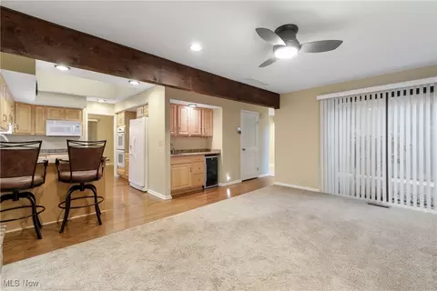 Living - 420-26 Willow Cir, Aurora, OH 44202 photo 2 of 12