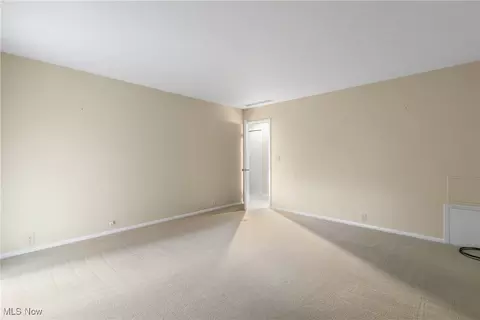 Bedroom - 420-26 Willow Cir, Aurora, OH 44202 photo 3 of 5