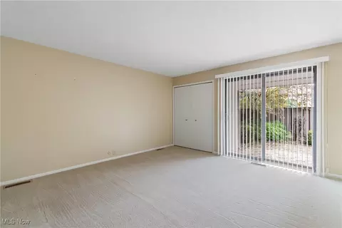 Bedroom - 420-26 Willow Cir, Aurora, OH 44202 photo 2 of 5