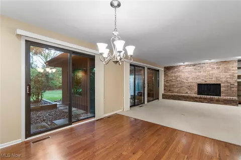Living - 420-26 Willow Cir, Aurora, OH 44202 photo 4 of 12