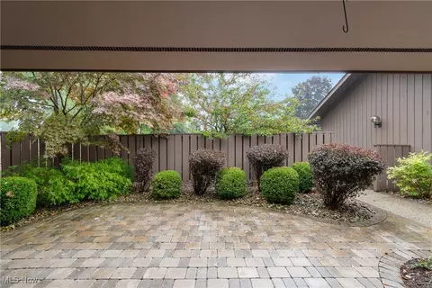 Exterior - 420-26 Willow Cir, Aurora, OH 44202 photo 2 of 7