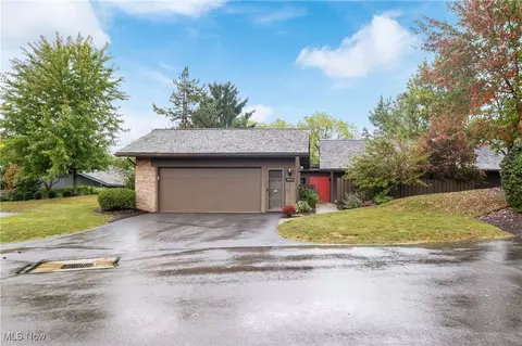 Exterior - 420-26 Willow Cir, Aurora, OH 44202 photo 6 of 7