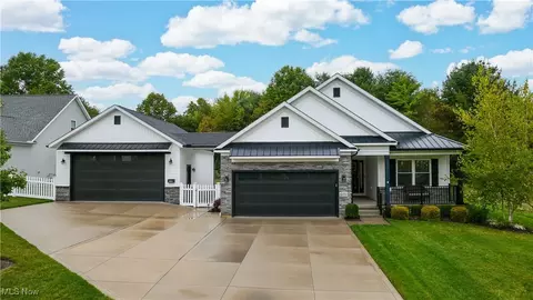 10931 Fox Den Cir, Garrettsville, OH 44231
