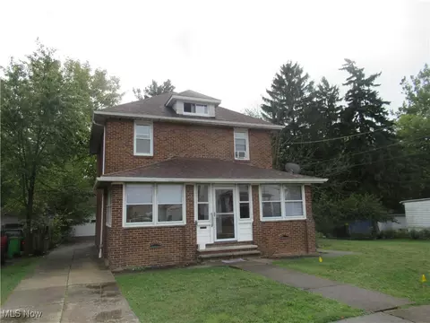 20 Leonard St, Bedford, OH 44146