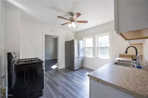 950 E 237th St, Euclid, OH 44123 photo 8