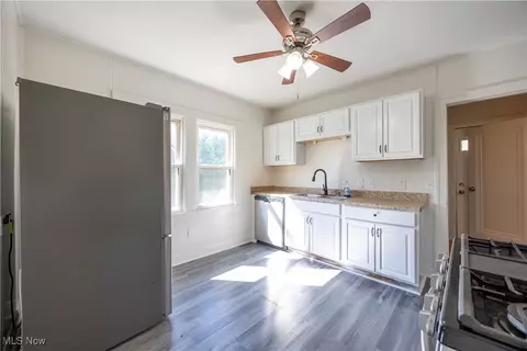 950 E 237th St, Euclid, OH 44123 photo 6