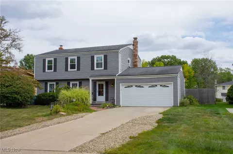 6155 Gareau Dr, North Olmsted, OH 44070