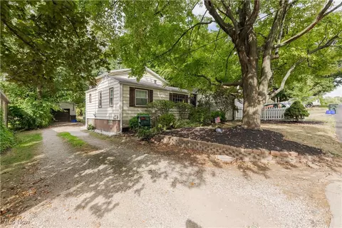 1417 34th St NW, Canton, OH 44709