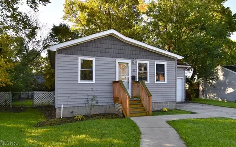 52 Heights Ave, Northfield, OH 44067