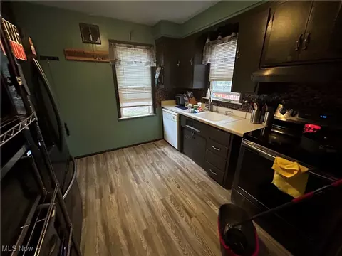 780 E 232nd St, Euclid, OH 44123 photo 5