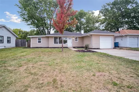 8796 W Ridgewood Dr, Cleveland, OH 44130