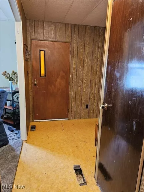 Entry Way - 117 Walleye Ct, Lagrange, OH 44050 photo 1 of 3