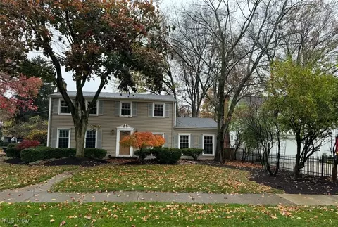 260 Saddler Rd, Bay Village, OH 44140