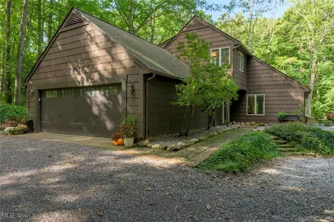 7710 Hermitage Rd, Concord, OH 44077