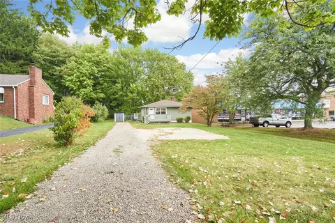 1675 Brittain Rd, Akron, OH 44310 photo 2