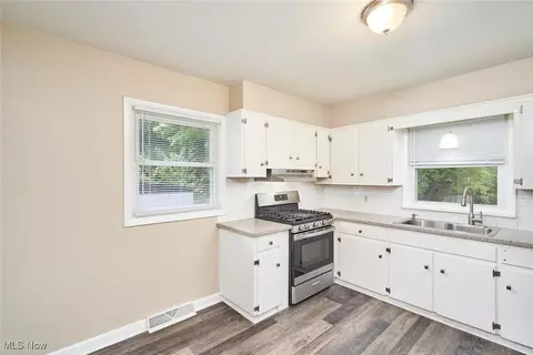 1675 Brittain Rd, Akron, OH 44310 photo 6