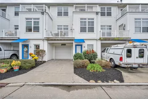 324 E Marina Pkwy, Lorain, OH 44052