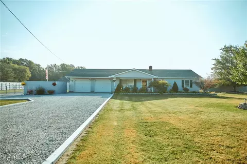 17741 Indian Hollow Rd, Grafton, OH 44044