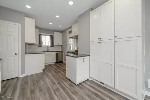 1230 Deville Ave NW, Canton, OH 44708 photo 10