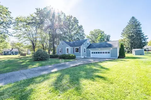 3018 Kirkhaven Dr, Youngstown, OH 44511