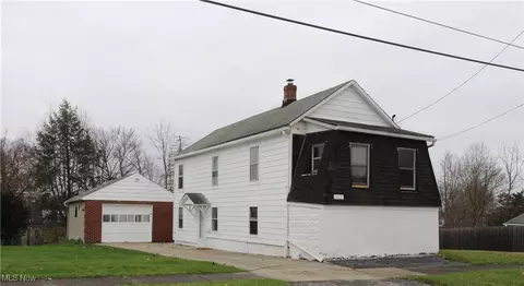 421 Hyatt Ave, Campbell, OH 44405