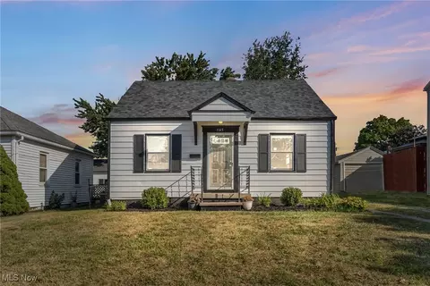 1145 Lindsay Ave, Akron, OH 44306