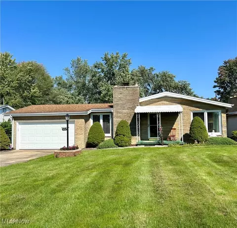 2692 Algonquin Dr, Poland, OH 44514
