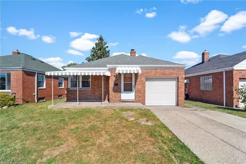 2220 Grovewood Ave, Parma, OH 44134
