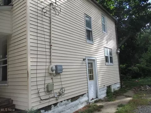 3 Henkle Ct, Elyria, OH 44035 photo 2
