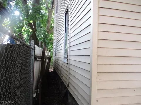 3 Henkle Ct, Elyria, OH 44035 photo 3