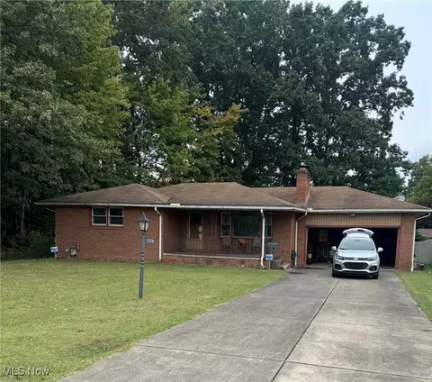 230 Trumbull Ave, Youngstown, OH 44505