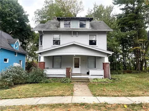 1208 Highland Rd NE, Canton, OH 44704