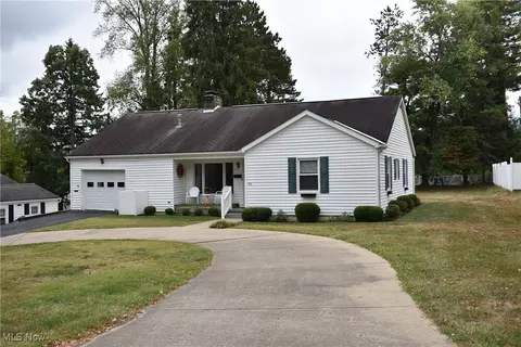 326 Fernbank Rd, Zanesville, OH 43701