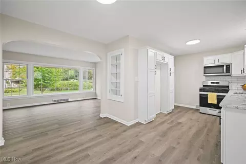 449 E Dresden Ave, Akron, OH 44301 photo 13