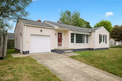 449 E Dresden Ave, Akron, OH 44301 photo 3