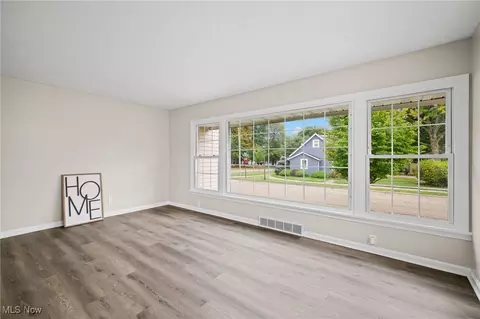 449 E Dresden Ave, Akron, OH 44301 photo 8